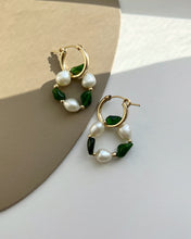 Load image into Gallery viewer, Margaret Pearl Huggie Hoop Earring