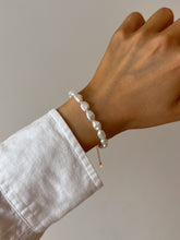 Load image into Gallery viewer, Olivia 14K Gold Baroque Beaded Pearl Bracelet