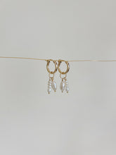 Load image into Gallery viewer, Hailey Pearl Huggie Hoop Earring (Single)