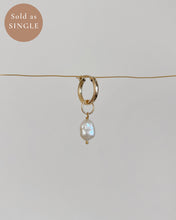Load image into Gallery viewer, Hailey Pearl Huggie Hoop Earring (Single)