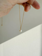 Load image into Gallery viewer, Harper Pearl Dainty Necklace