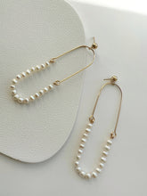 Load image into Gallery viewer, Blake Minimalist Beaded Pearl Earring