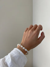 Load image into Gallery viewer, Olivia 14K Gold Baroque Beaded Pearl Bracelet