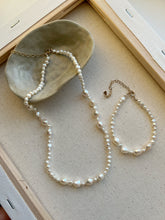 Load image into Gallery viewer, Sandra Beaded Pearl Bracelet Adjustable