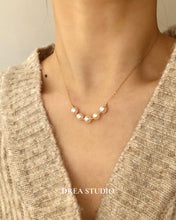 Load image into Gallery viewer, Lara 14K Gold Akoya Freshwater Pearl Choker Necklaces