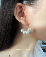 Load image into Gallery viewer, Ellie 14K Gold Natural Cotton Pearl Hoop Earring