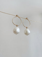Load image into Gallery viewer, Eve 14K Gold Natural White Freshwater Pearl Dainty Dangle Earrings