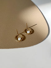 Load image into Gallery viewer, Demi 14K Gold Circle Akoya Pearl Mini Stud Earring