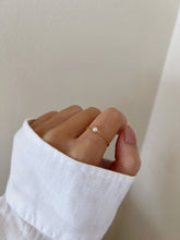 Load image into Gallery viewer, Kat Freshwater Pearl Chain Dainty Ring
