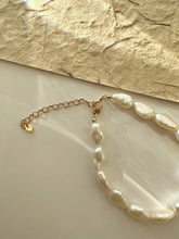 Load image into Gallery viewer, Olivia 14K Gold Baroque Beaded Pearl Bracelet

