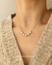 Load image into Gallery viewer, Lara 14K Gold Akoya Freshwater Pearl Choker Necklaces

