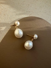Load image into Gallery viewer, Lynn 14k Gold Freshwater Pearl Earring
