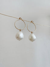 Load image into Gallery viewer, Eve 14K Gold Natural White Freshwater Pearl Dainty Dangle Earrings
