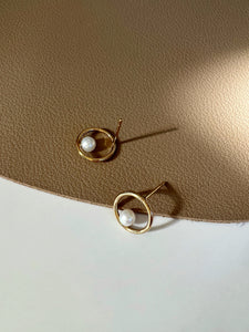 Demi 14K Gold Circle Akoya Pearl Mini Stud Earring