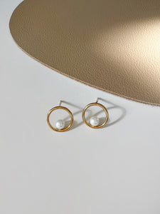 Demi 14K Gold Circle Akoya Pearl Mini Stud Earring