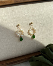 Load image into Gallery viewer, Graziella Green Crystal Pearl Earring
