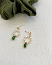 Load image into Gallery viewer, Graziella Green Crystal Pearl Earring
