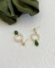 Load image into Gallery viewer, Graziella Green Crystal Pearl Earring
